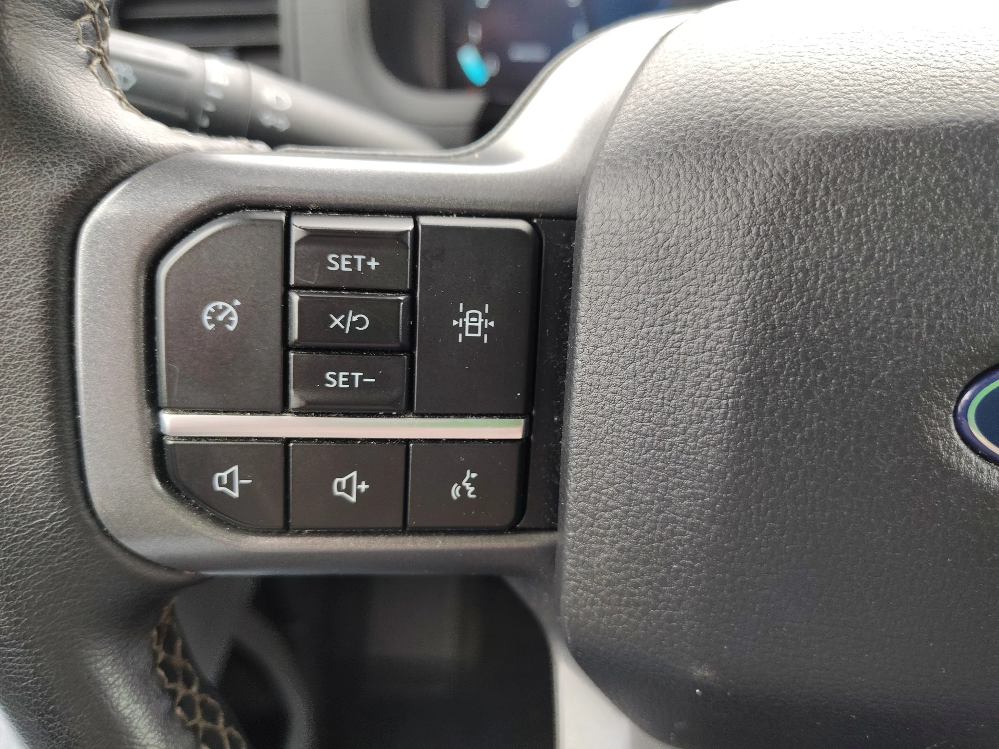 Used 2025 Oxford White Ford XLT image 17