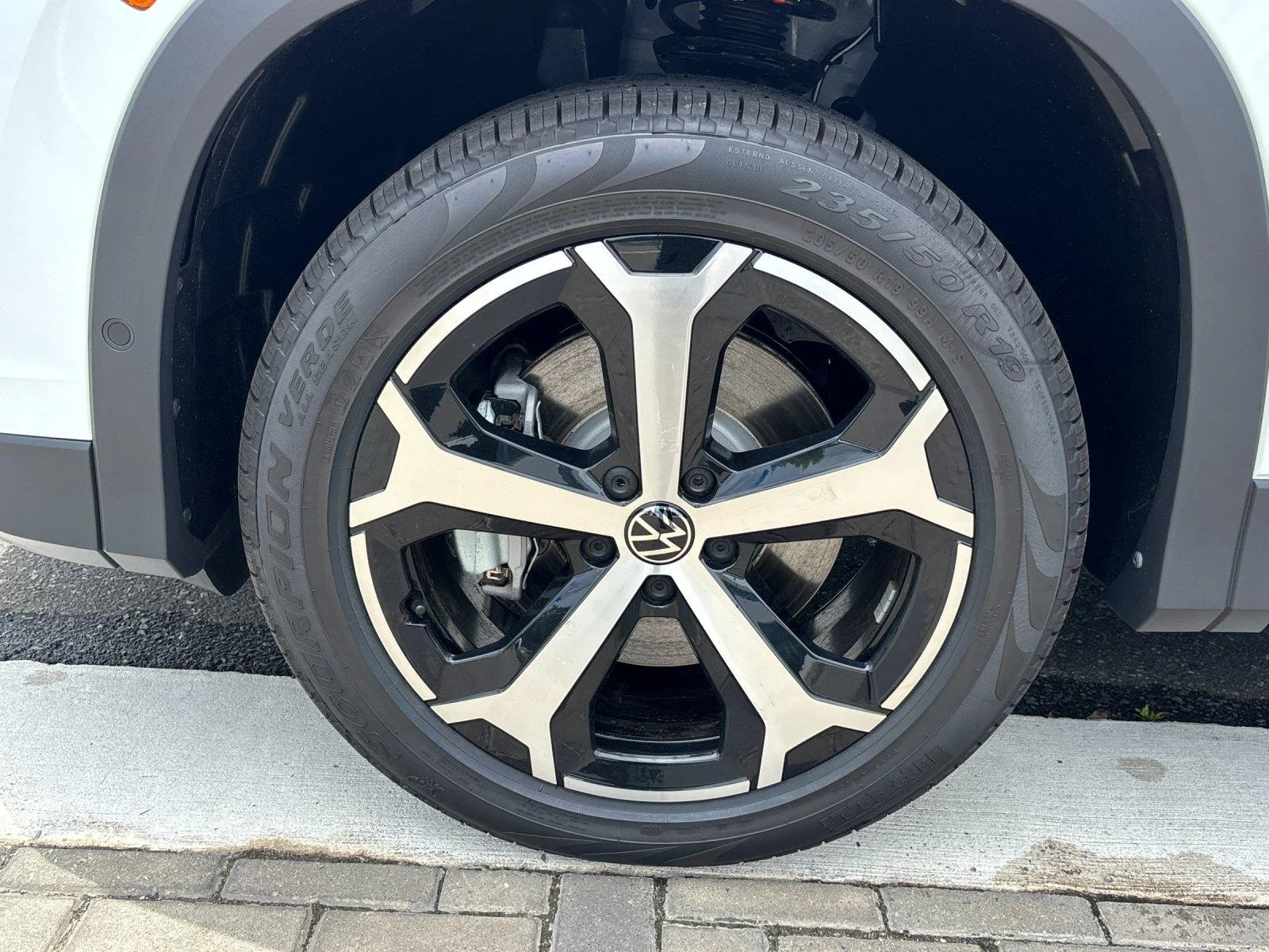 New 2026  Volkswagen SE image 10