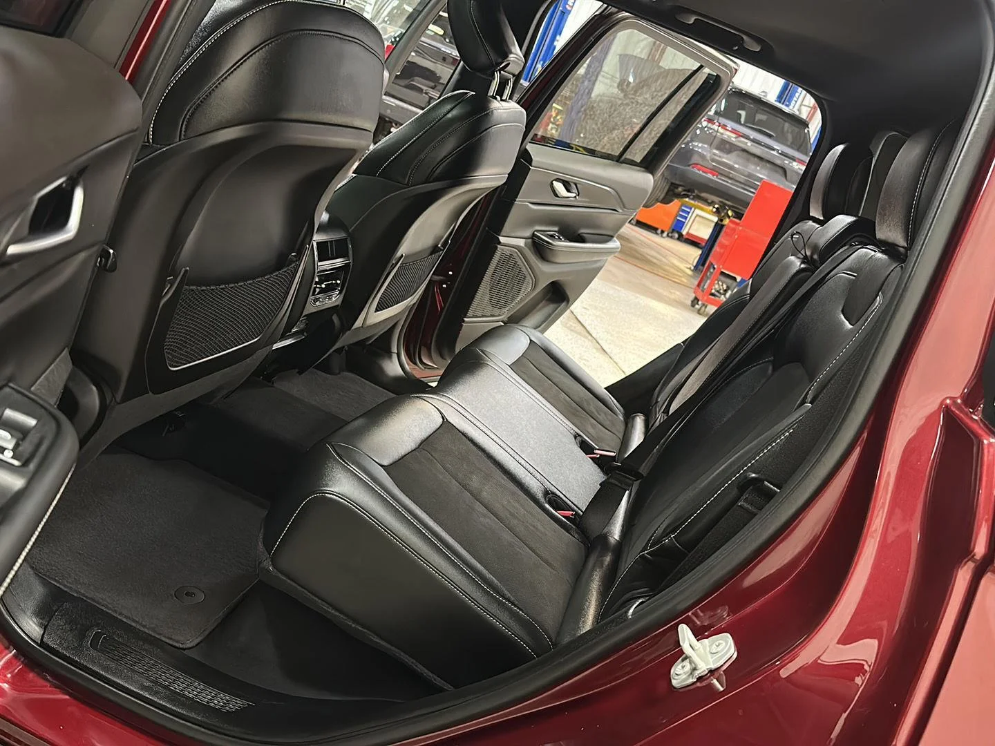 Used 2023 Velvet Red Pearlcoat Jeep Altitude X image 28
