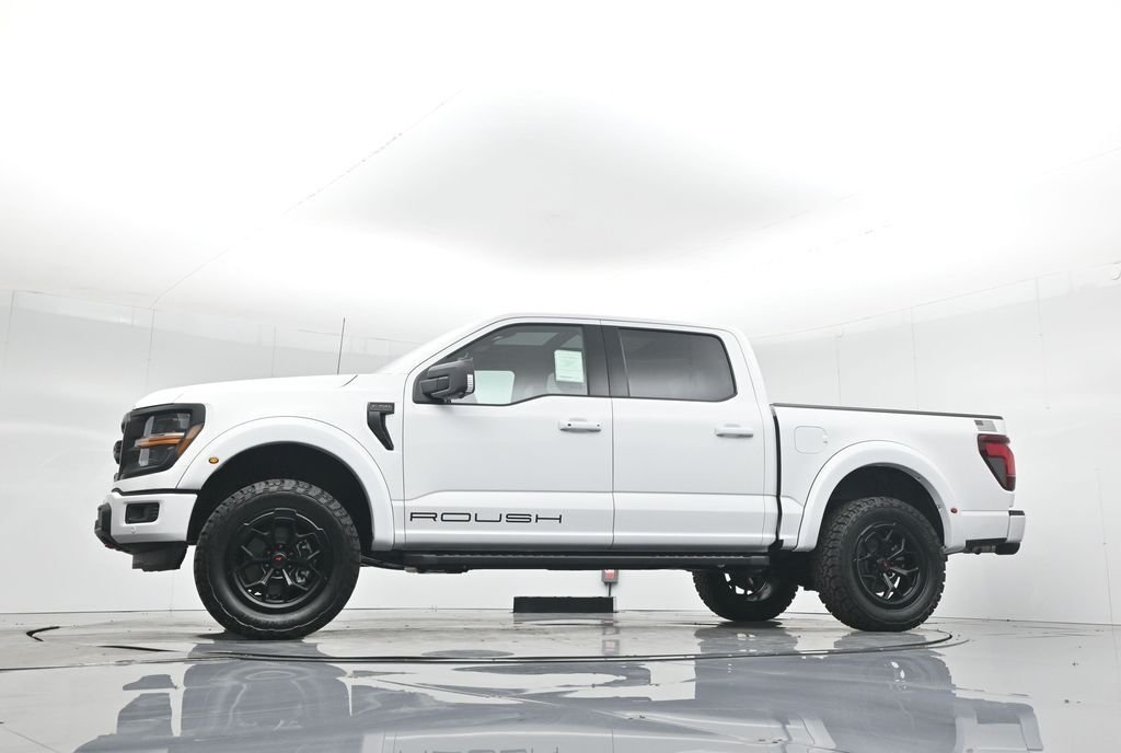 New 2025 Oxford White Ford XLT image 7
