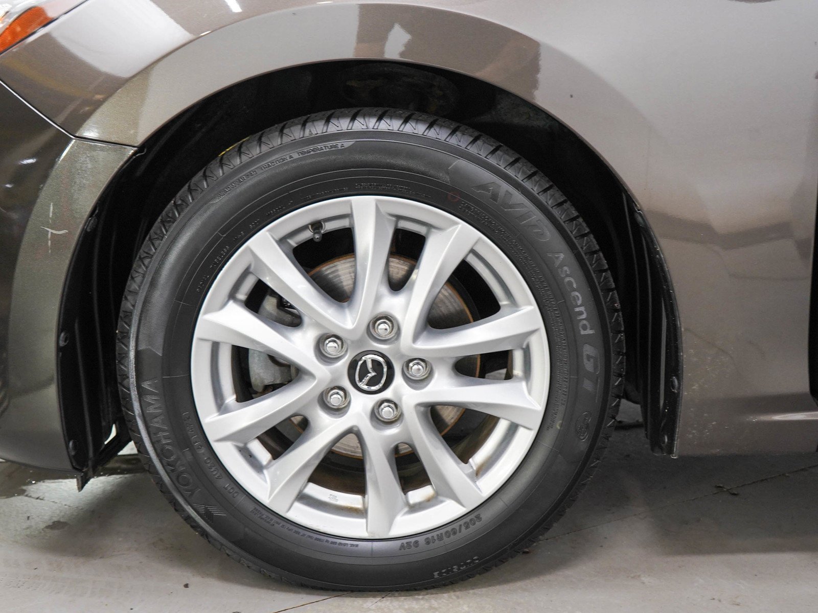 Used 2015 Titanium Flash Mica Mazda i Touring image 27