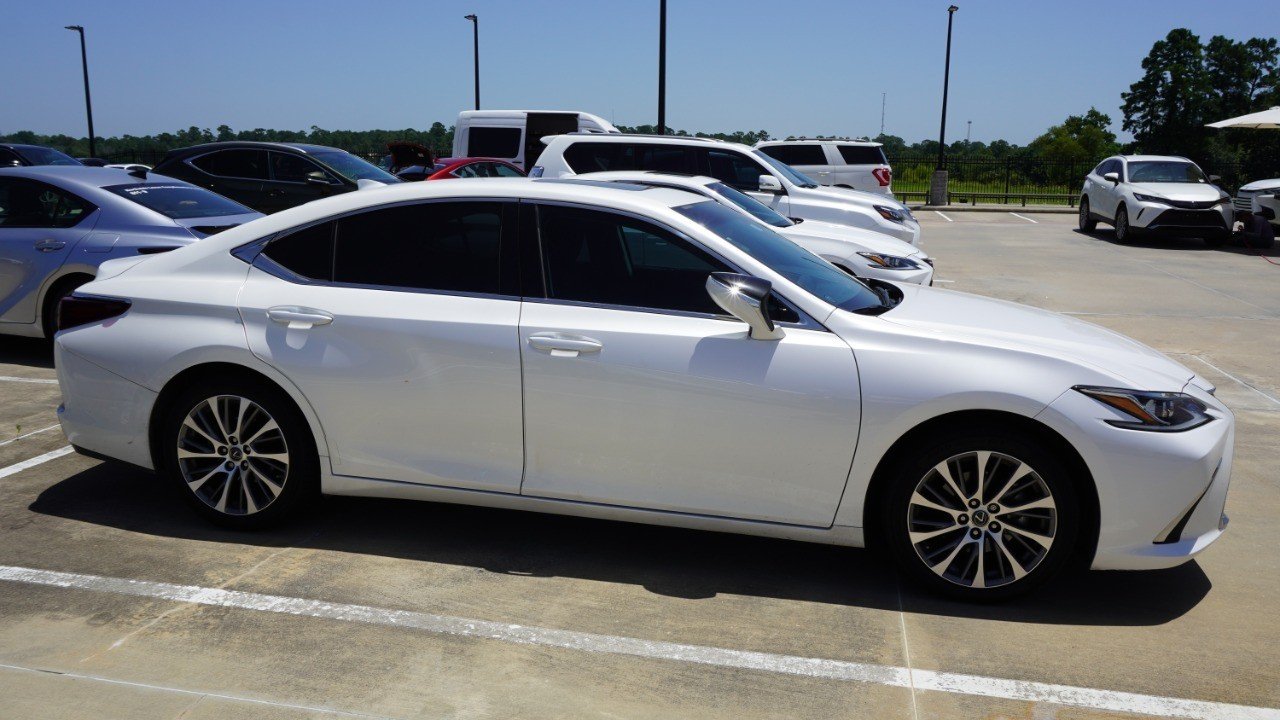 Certified Used 2021 White Lexus ES 350 image 4