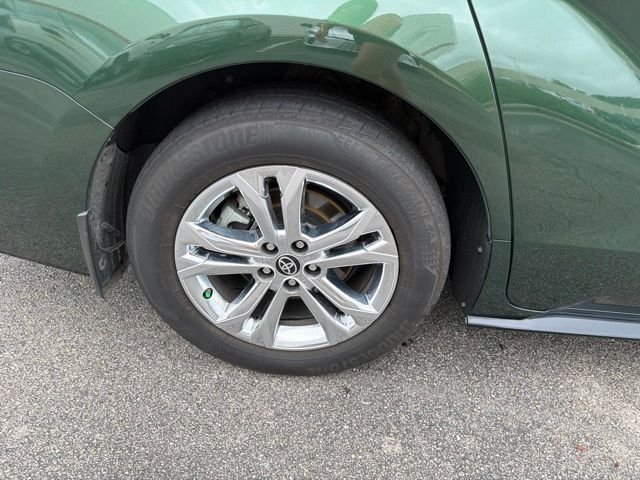 Used 2024 Green Toyota Platinum image 12