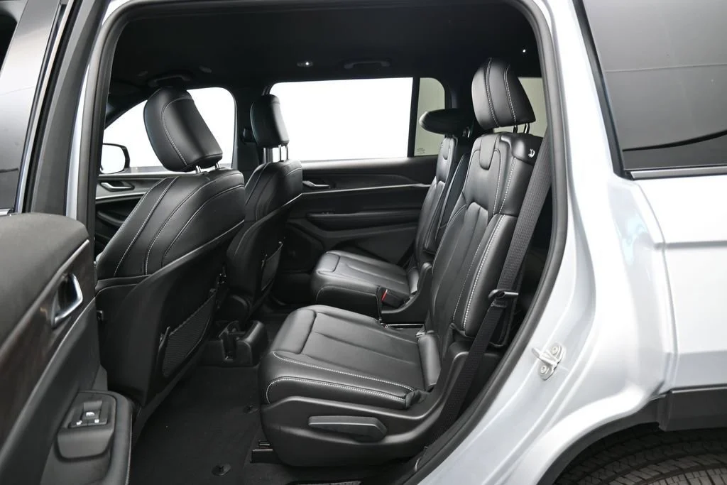 Used 2025 Silver Jeep Limited image 32