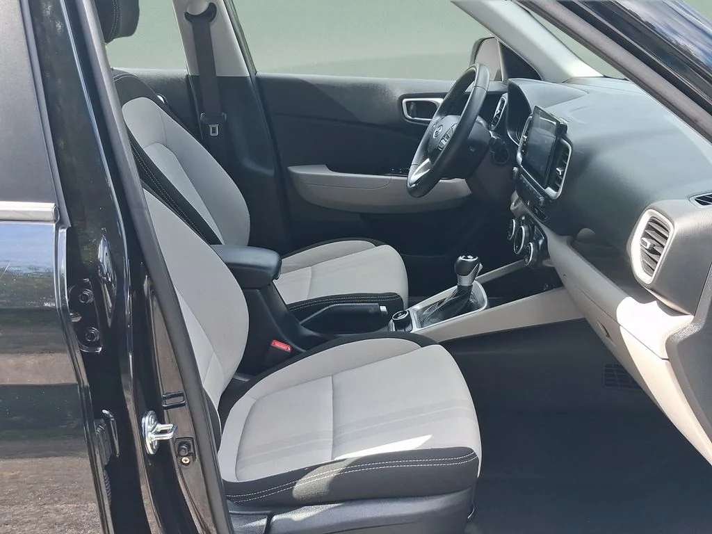 Used 2025 Onyx Black Hyundai SEL image 25