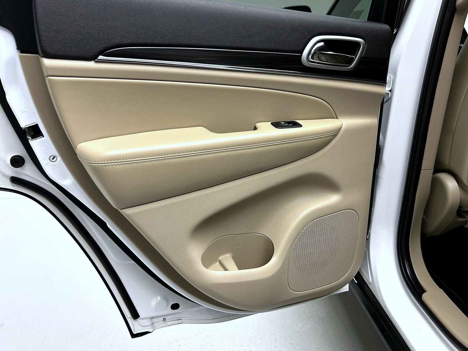 Used 2019 White Jeep Limited image 20