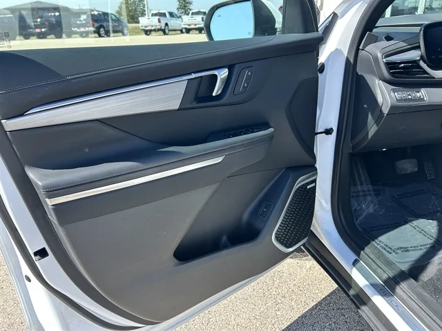 Used 2025 WHITE BUICK Preferred image 22