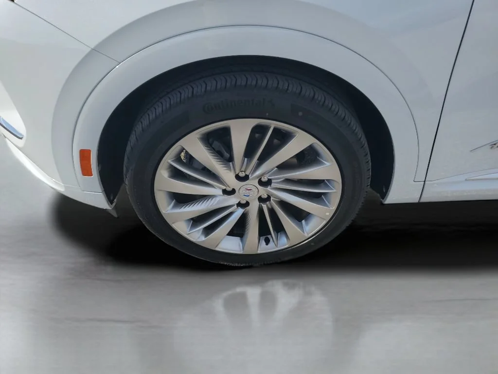 New 2026 Iridescent White Tricoat Buick Avenir image 25