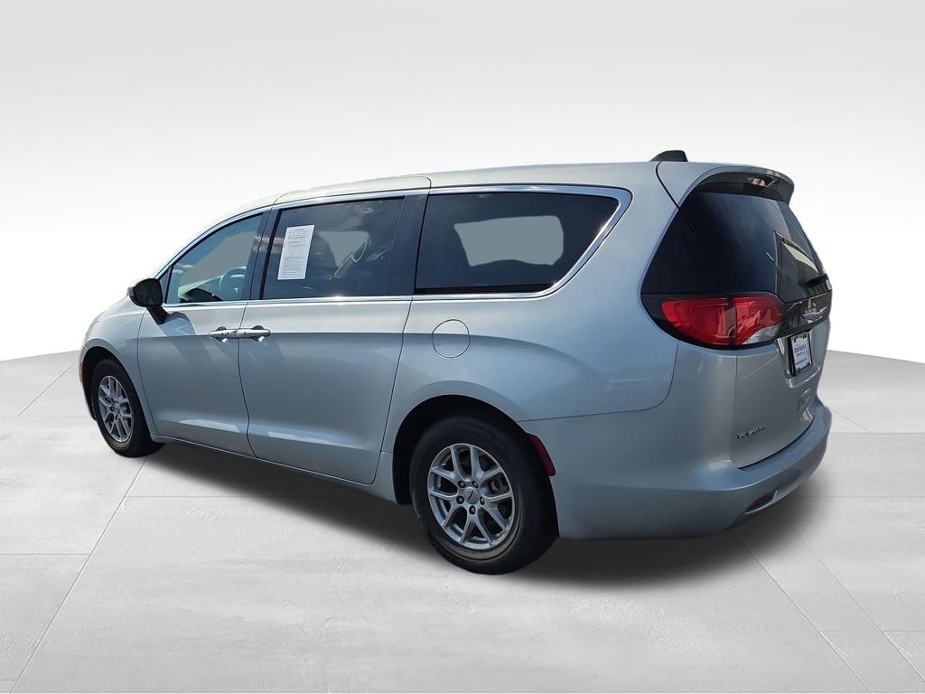 Used 2023 Silver Chrysler LX image 3