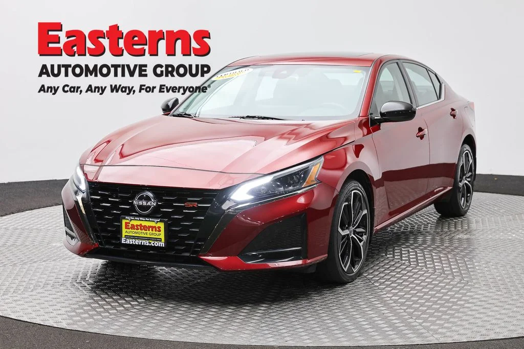 Used 2023 Red Nissan 2.5 SR image 1