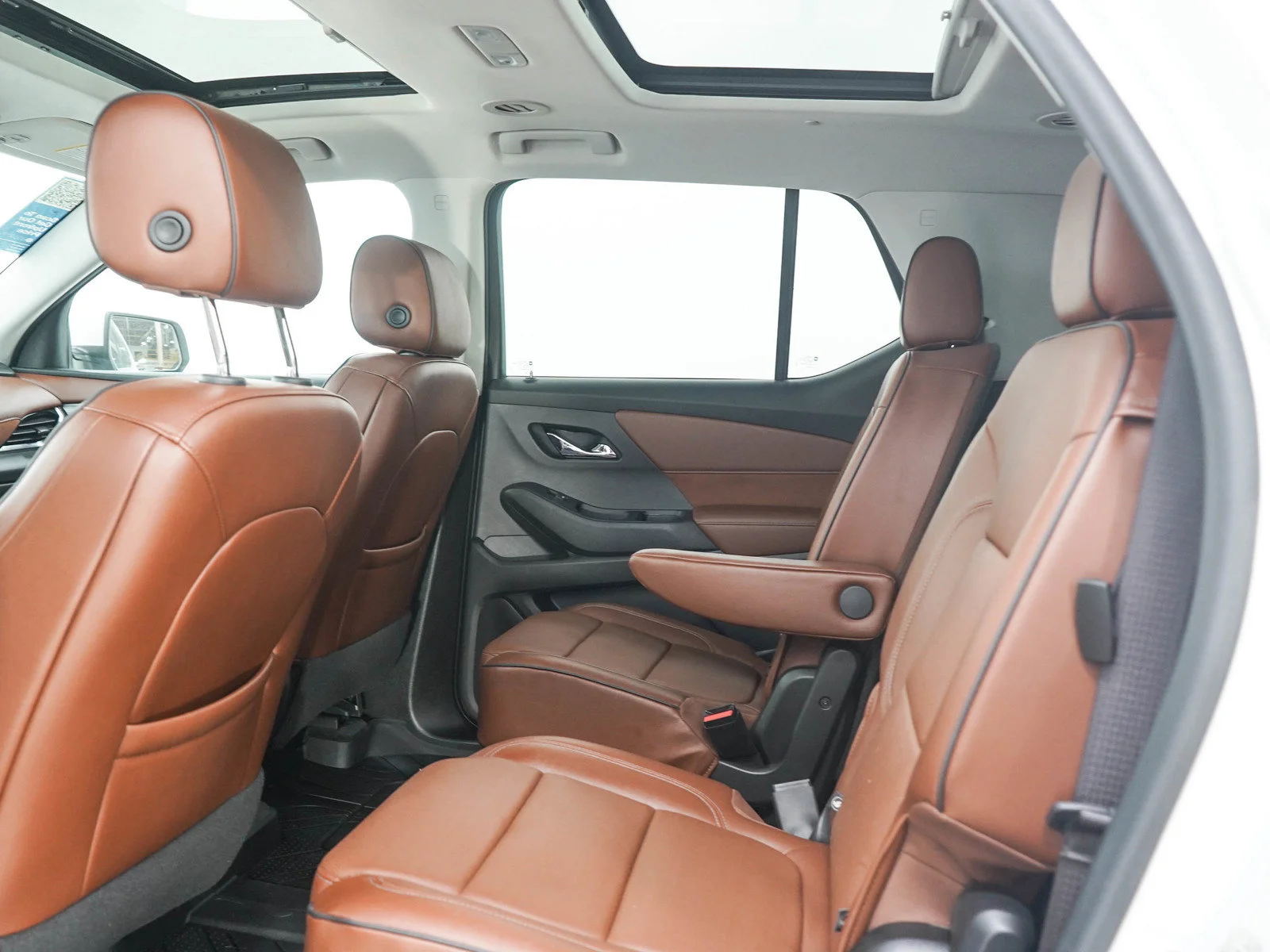 Used 2021 Iridescent Pearl Tricoat Chevrolet High Country image 15