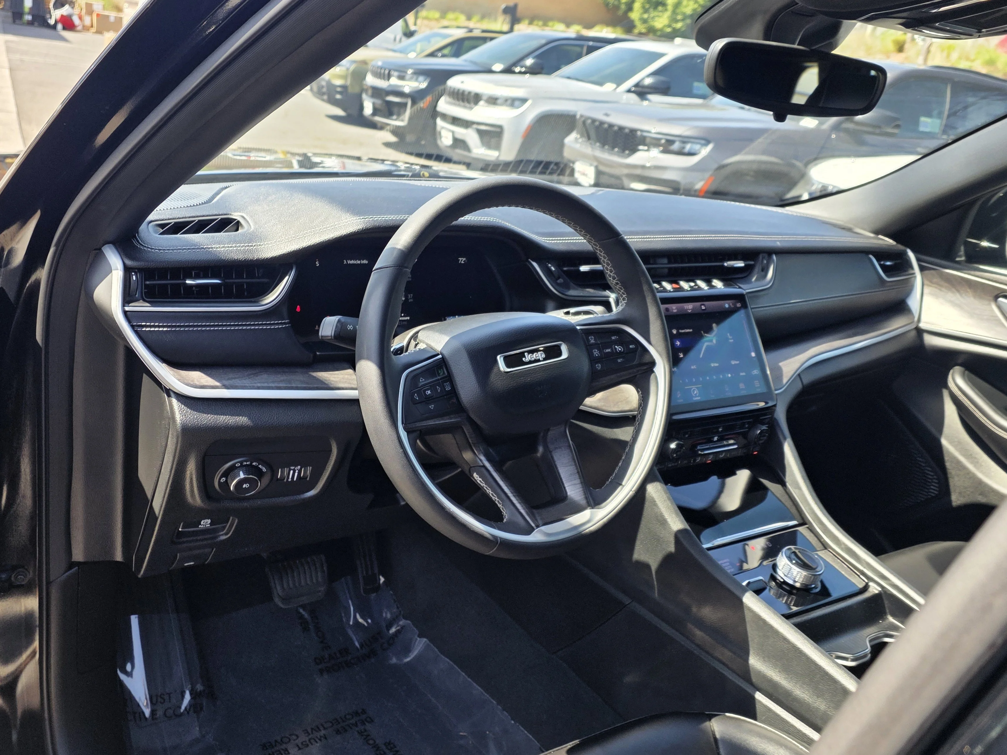 Used 2024 Diamond Black Jeep Limited image 10
