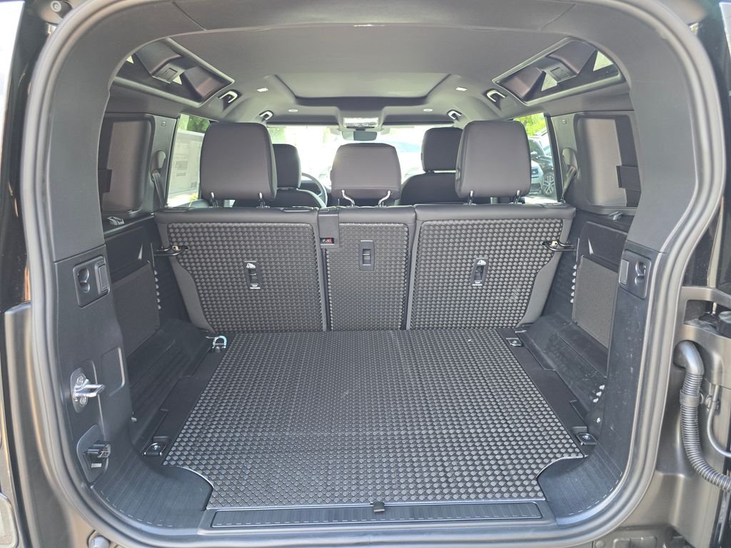 New 2026 Santorini Black Land Rover X-Dynamic SE image 11