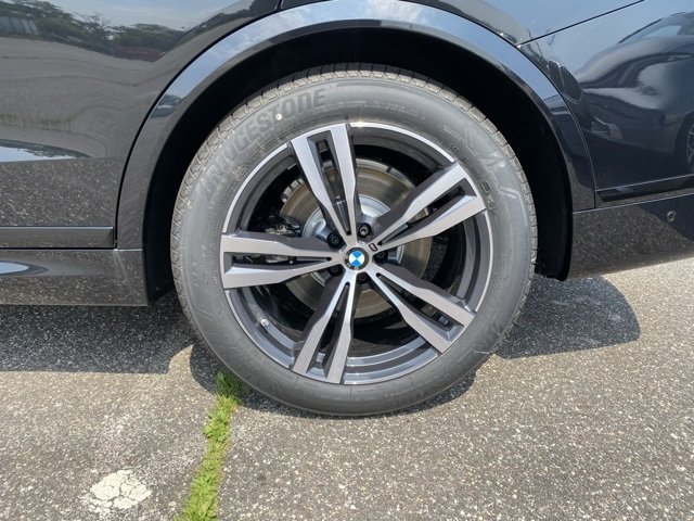 Certified Used 2026 Black Sapphire Metallic BMW xDrive40i image 5