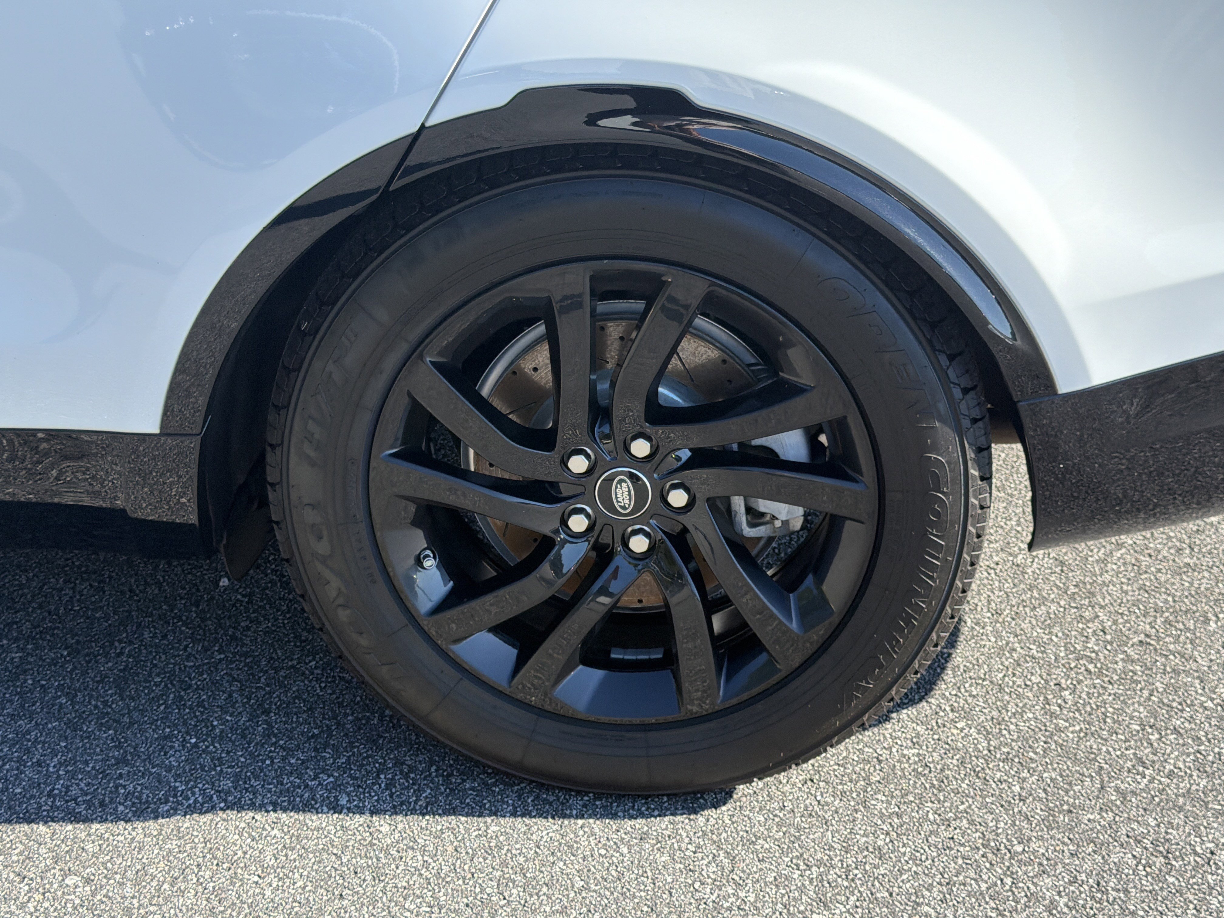 Used 2020 Fuji White Land Rover Landmark Edition image 24