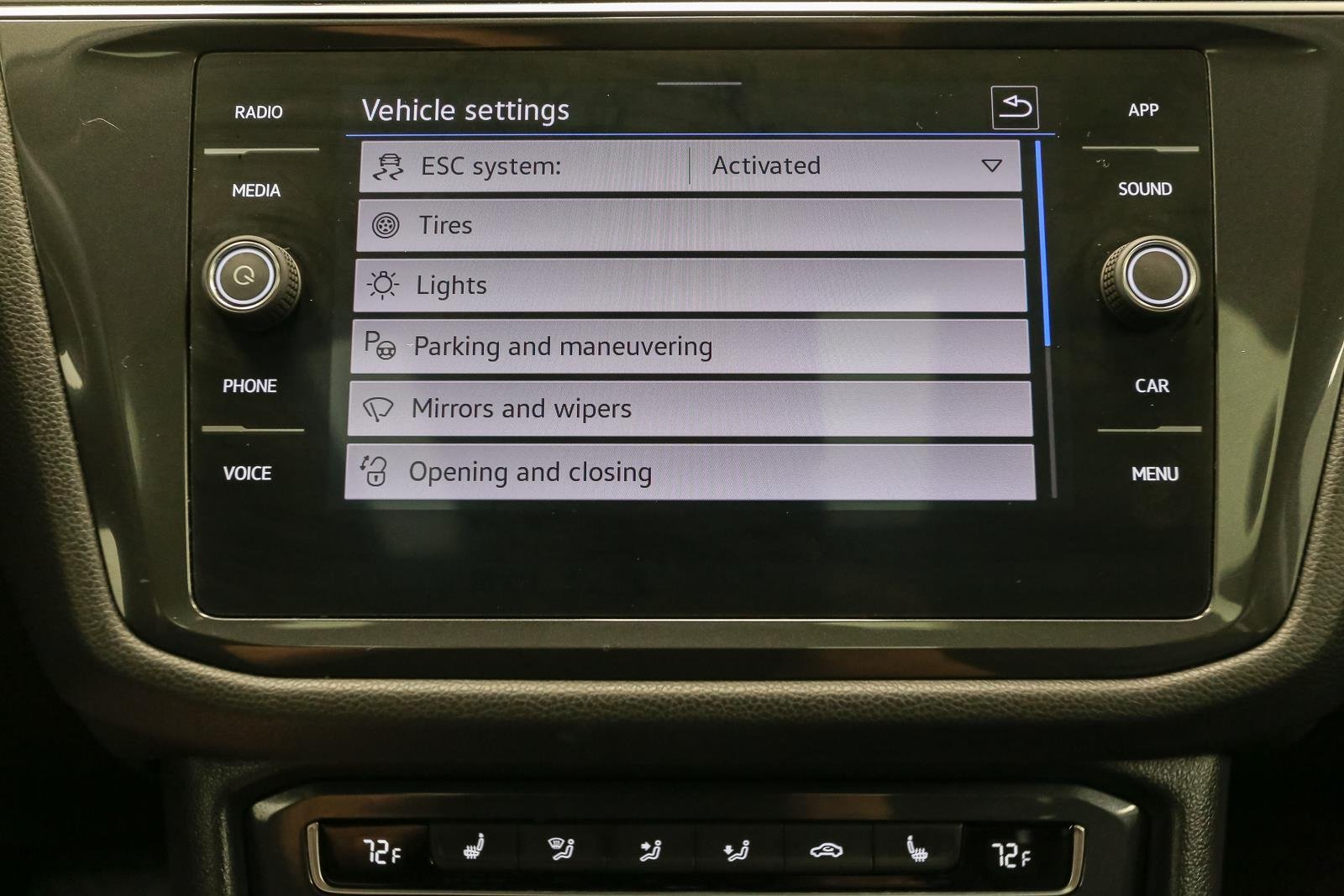 Used 2021 Platinum Gray Metallic Volkswagen SE image 31