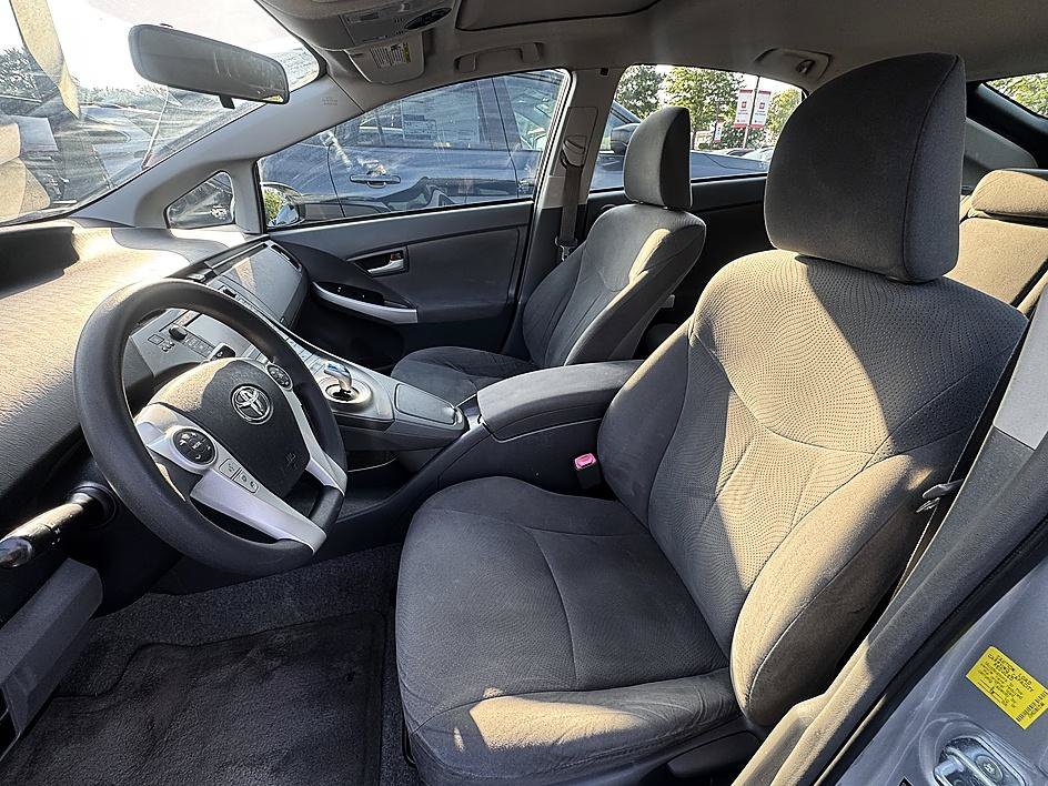 Used 2010 Silver Toyota I image 10