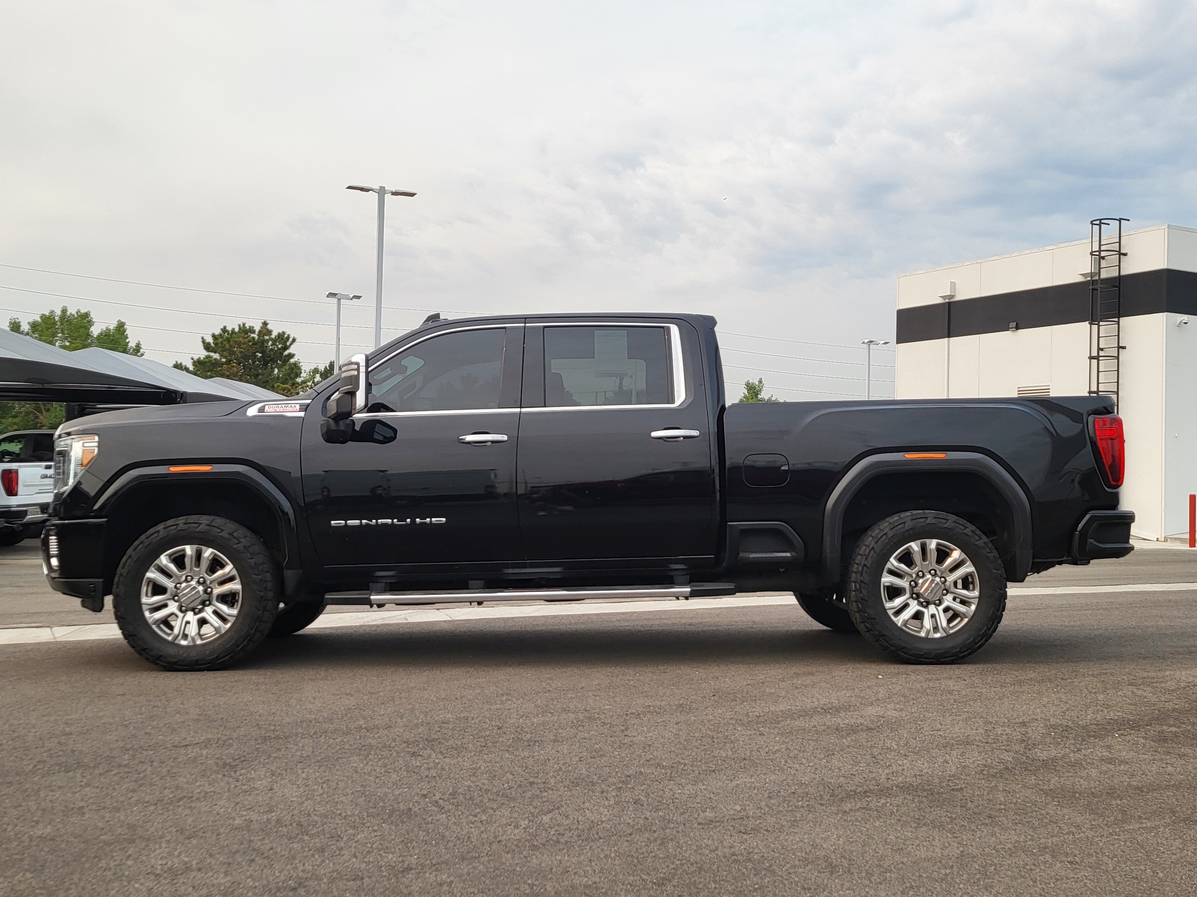 Used 2022 ONYX BLACK GMC Denali image 4