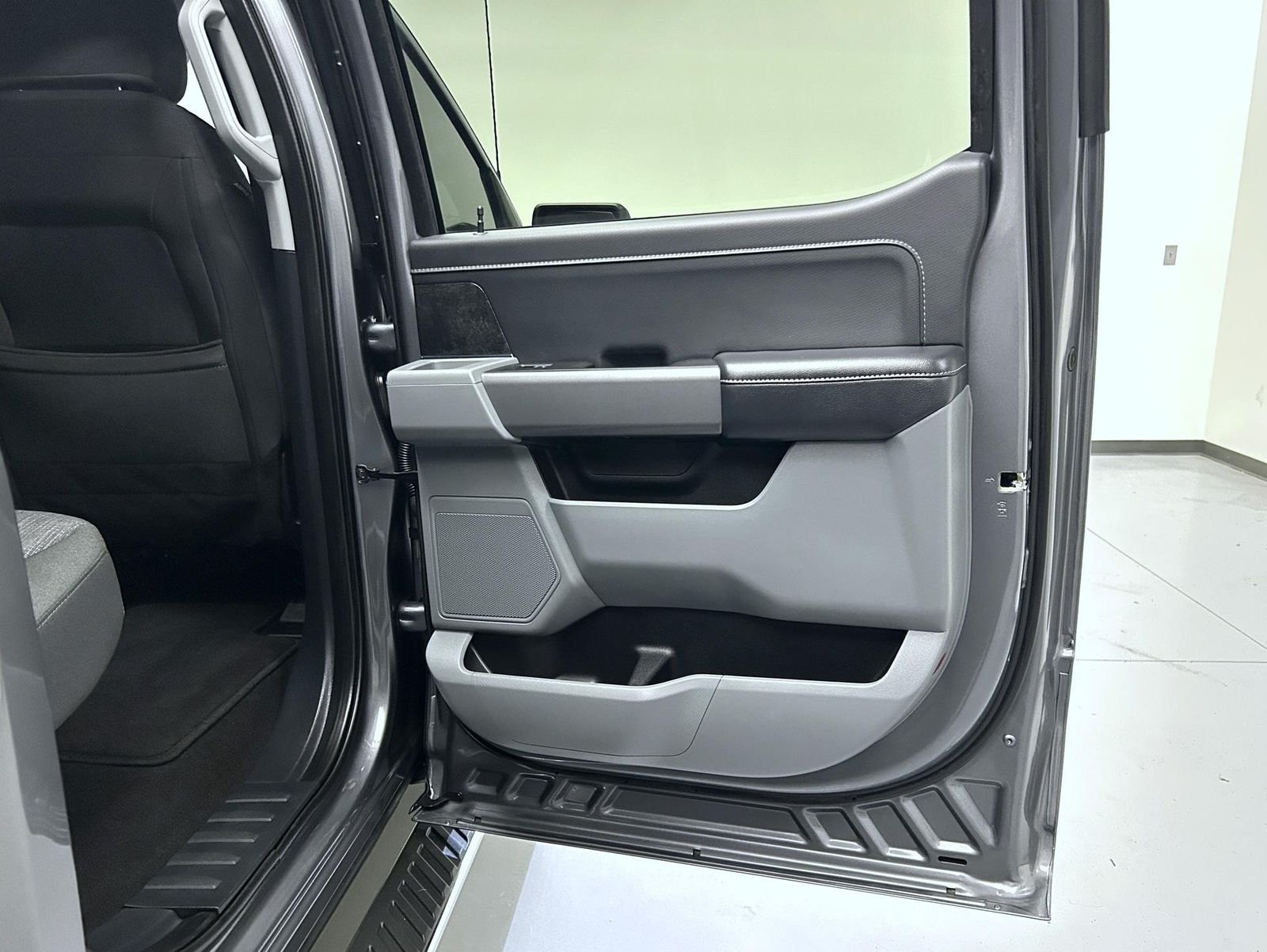 Used 2023 Gray Ford XLT image 17