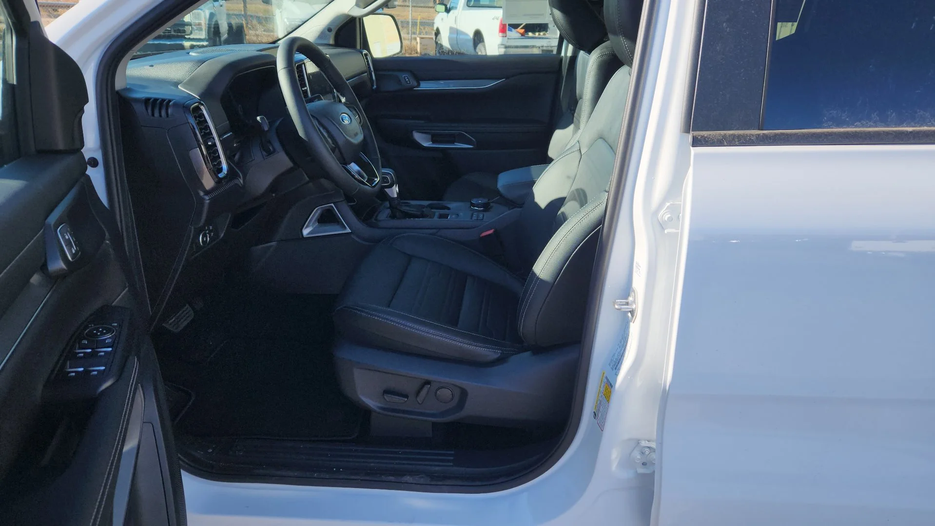 New 2025 Oxford White Ford LARIAT image 24