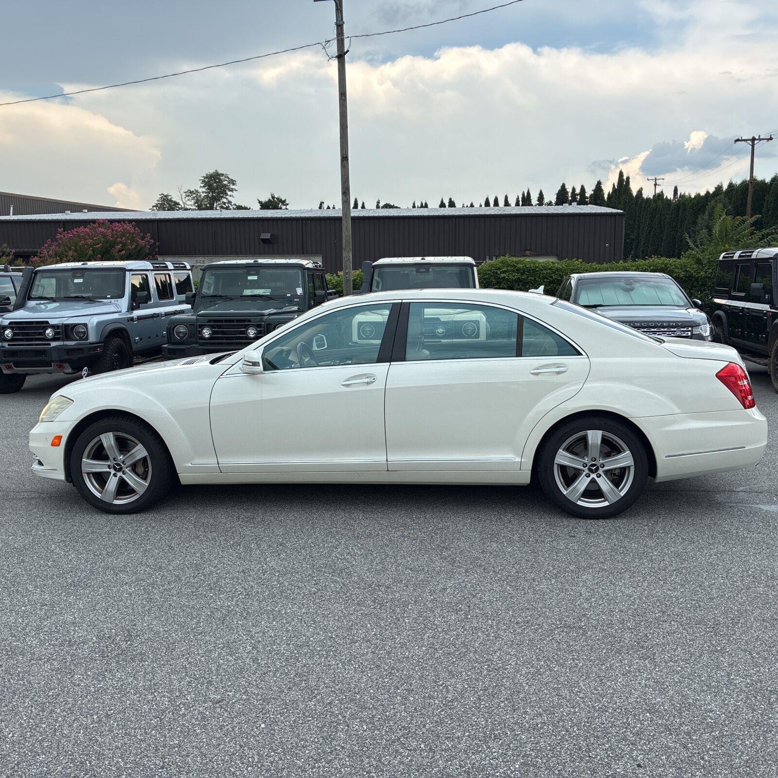 Used 2010 Diamond White Metallic Mercedes-Benz S 550 image 4