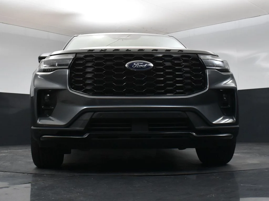 Certified Used 2025 Gray Metallic Ford ST-Line image 30