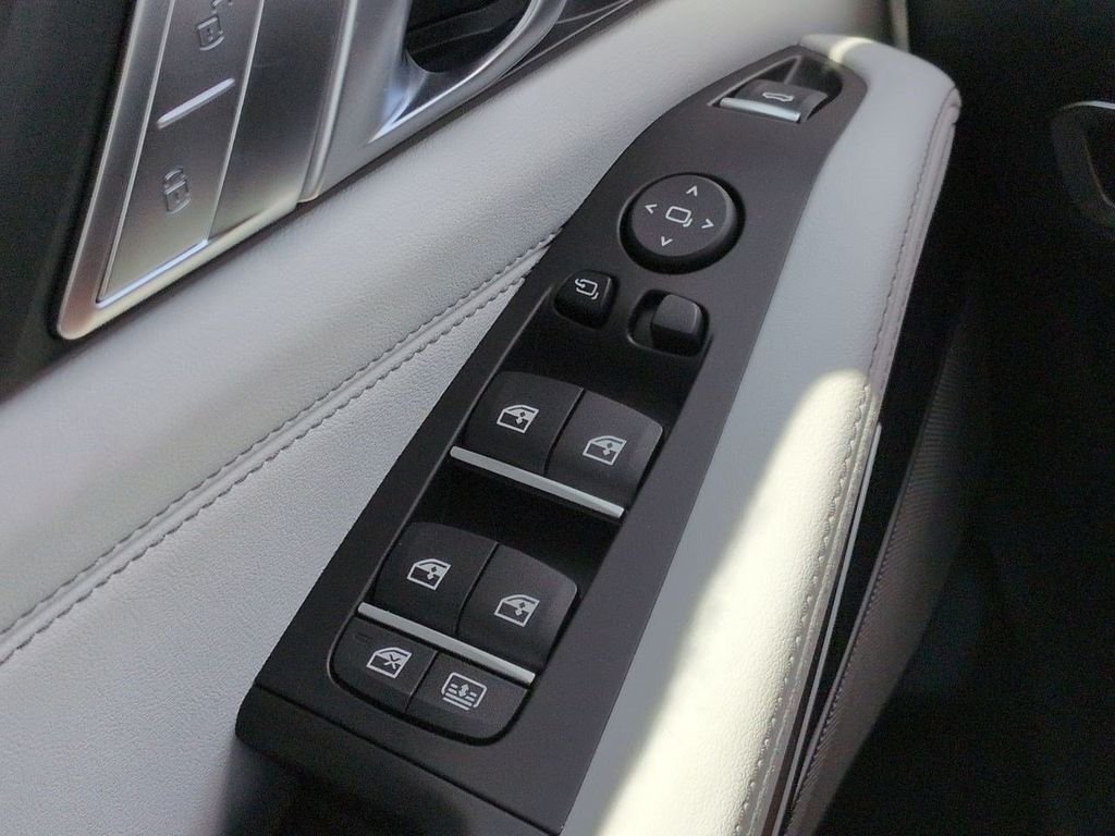 New 2027 Gray Metallic BMW xDrive40i image 25