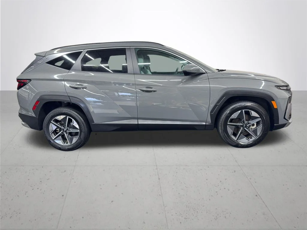Used 2025 Gray Hyundai SEL image 8
