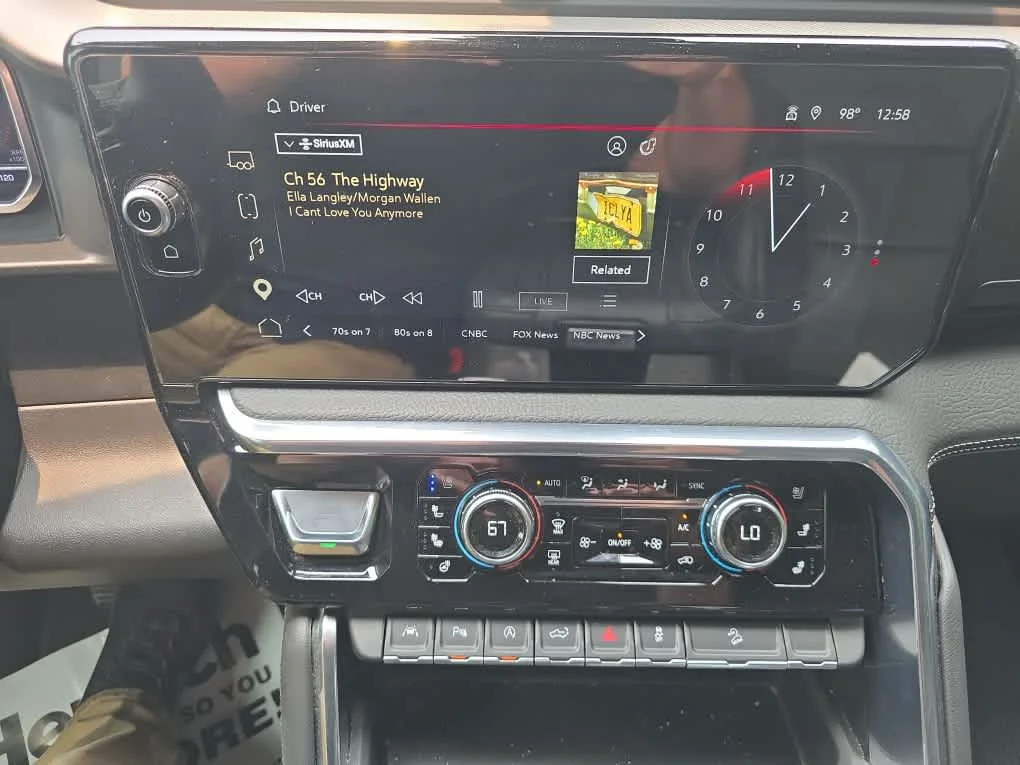 Used 2025 White Frost Tricoat GMC Denali image 21