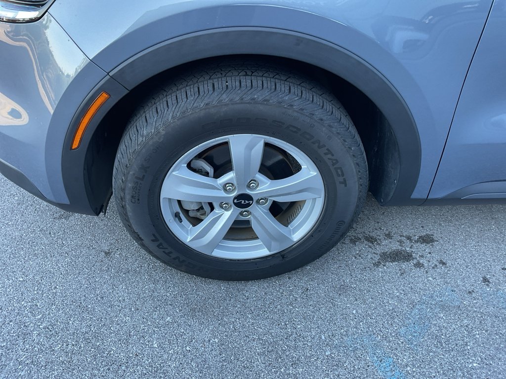 2023 Kia Sorento LX photo 4