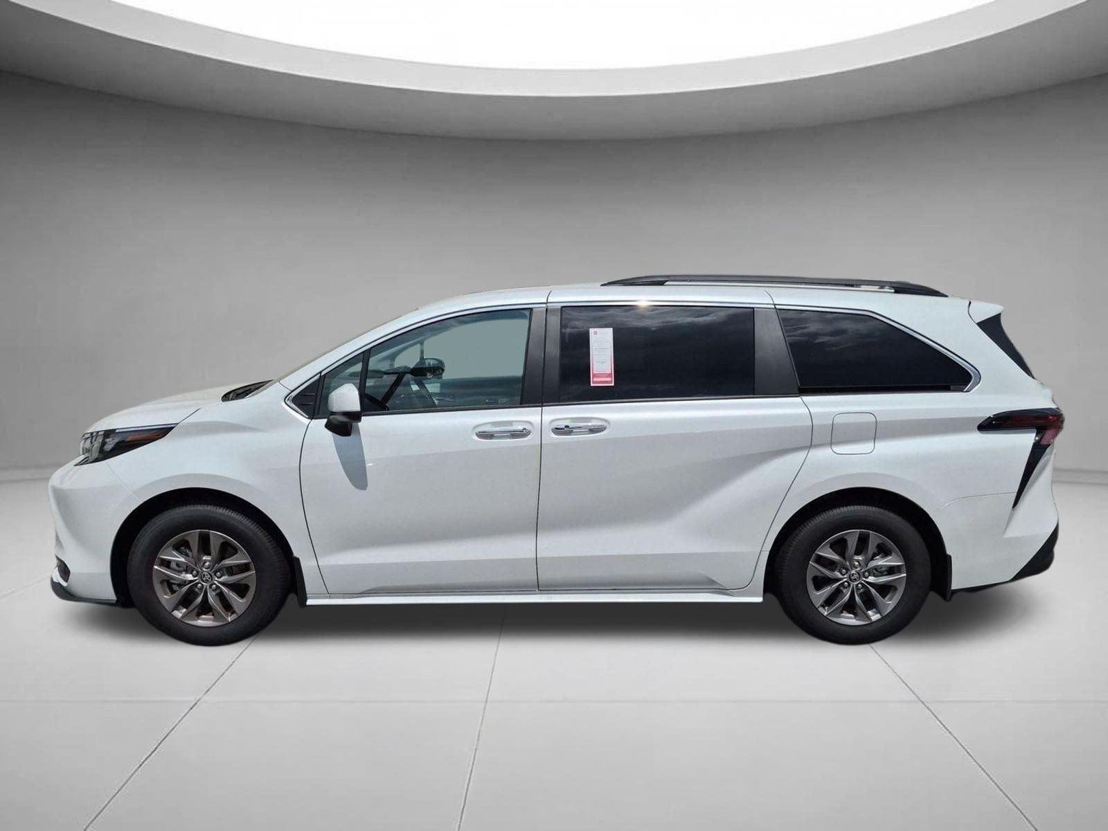 Used 2026 Wind Chill Pearl Toyota XLE image 2