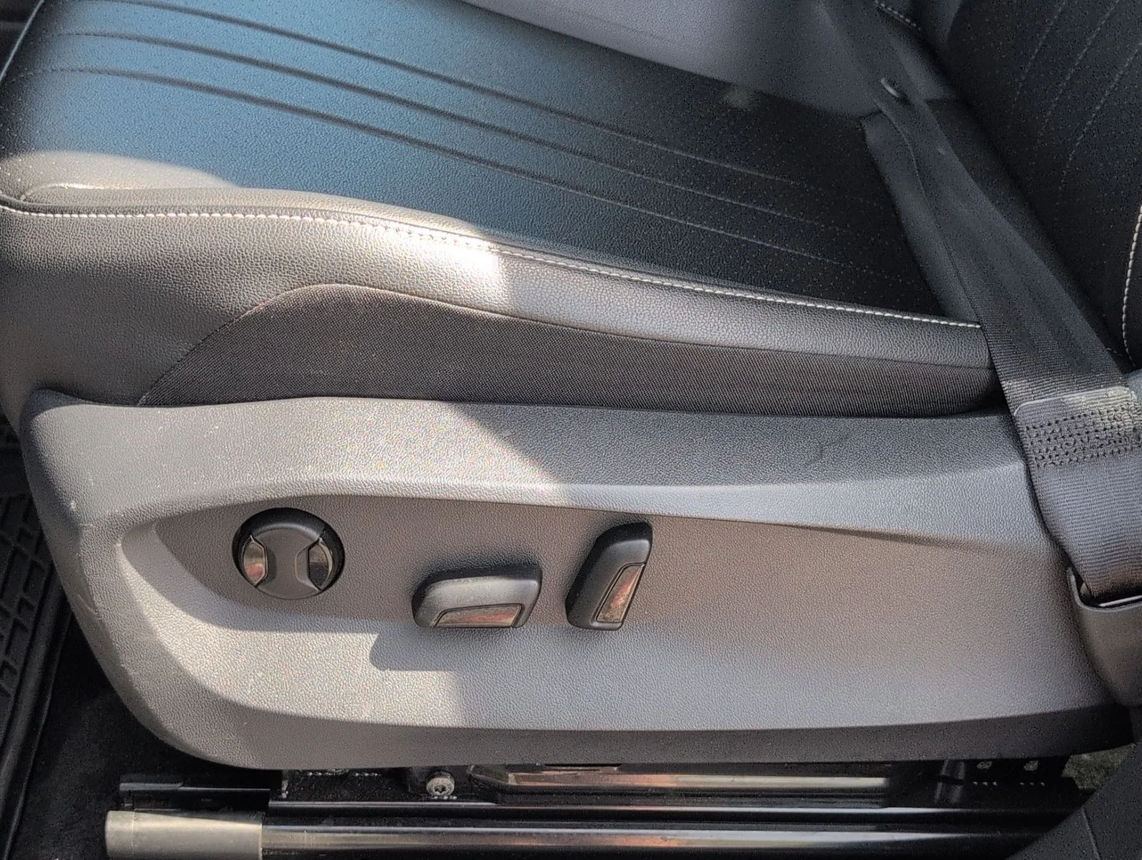 2024 Volkswagen Tiguan SE - Photo 14