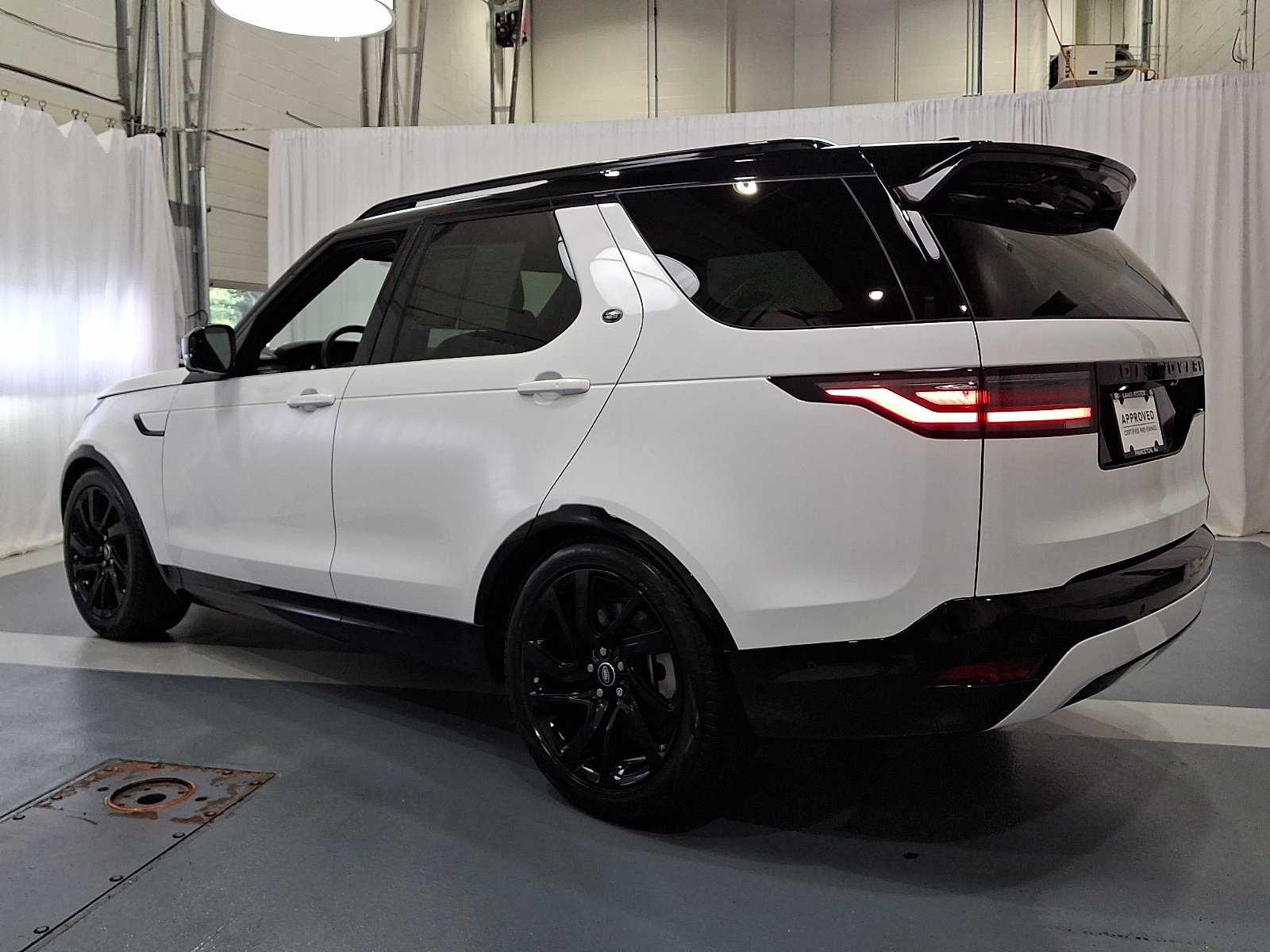Certified Used 2025 Fuji White Land Rover  image 6