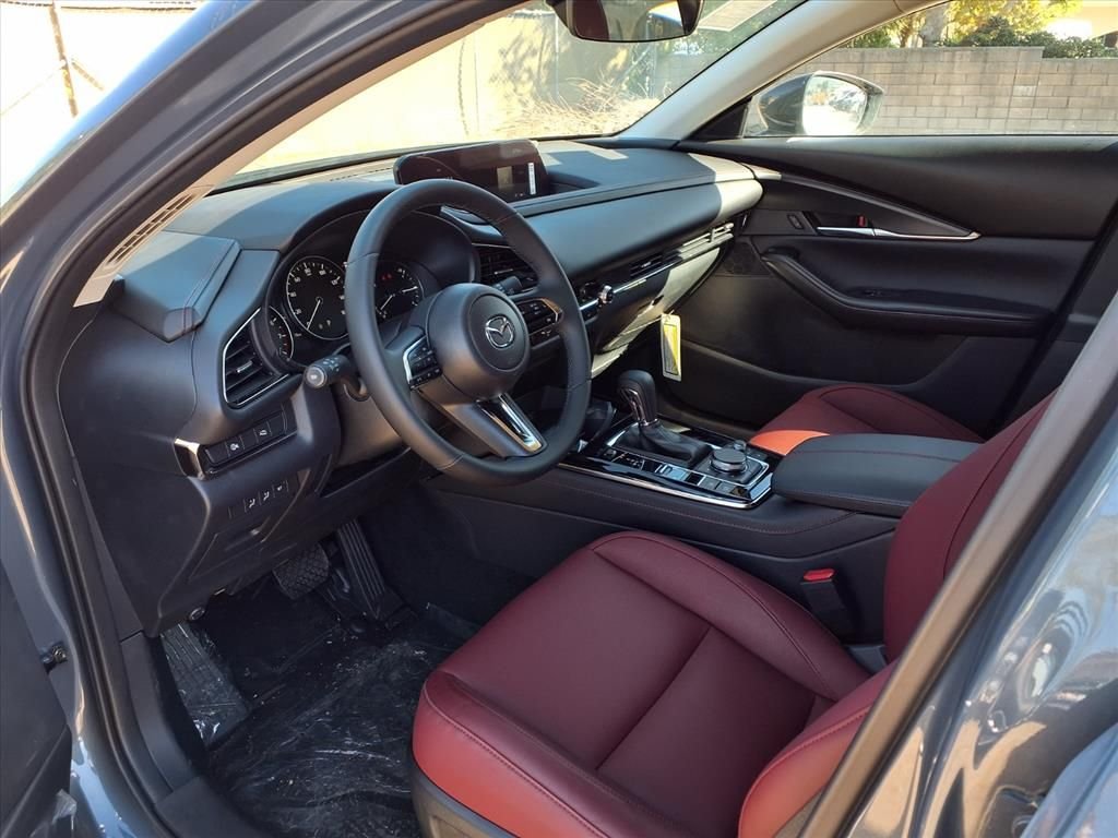 2025 Mazda CX-30 Carbon Edition - Photo 14