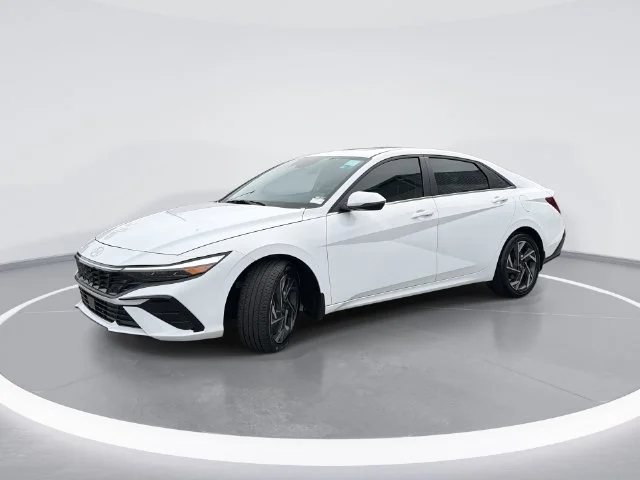 Used 2025 White Hyundai Limited image 1