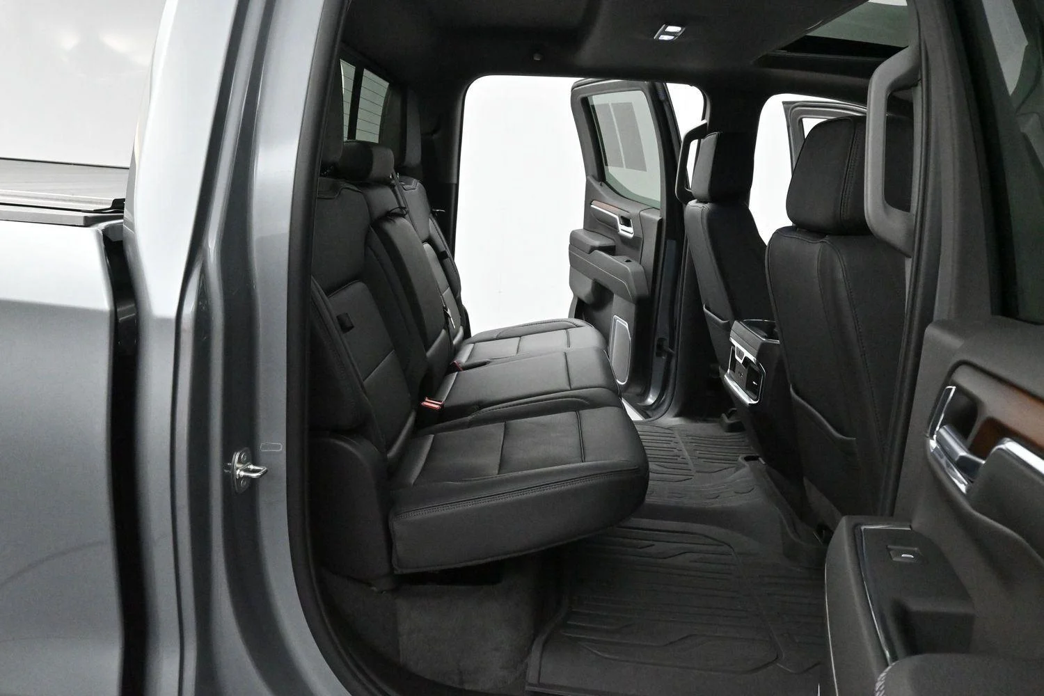 Used 2024 Sterling Metallic GMC Denali image 36