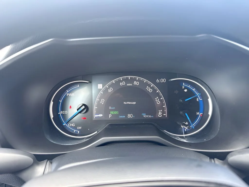 Used 2023 Silver Toyota LE image 18