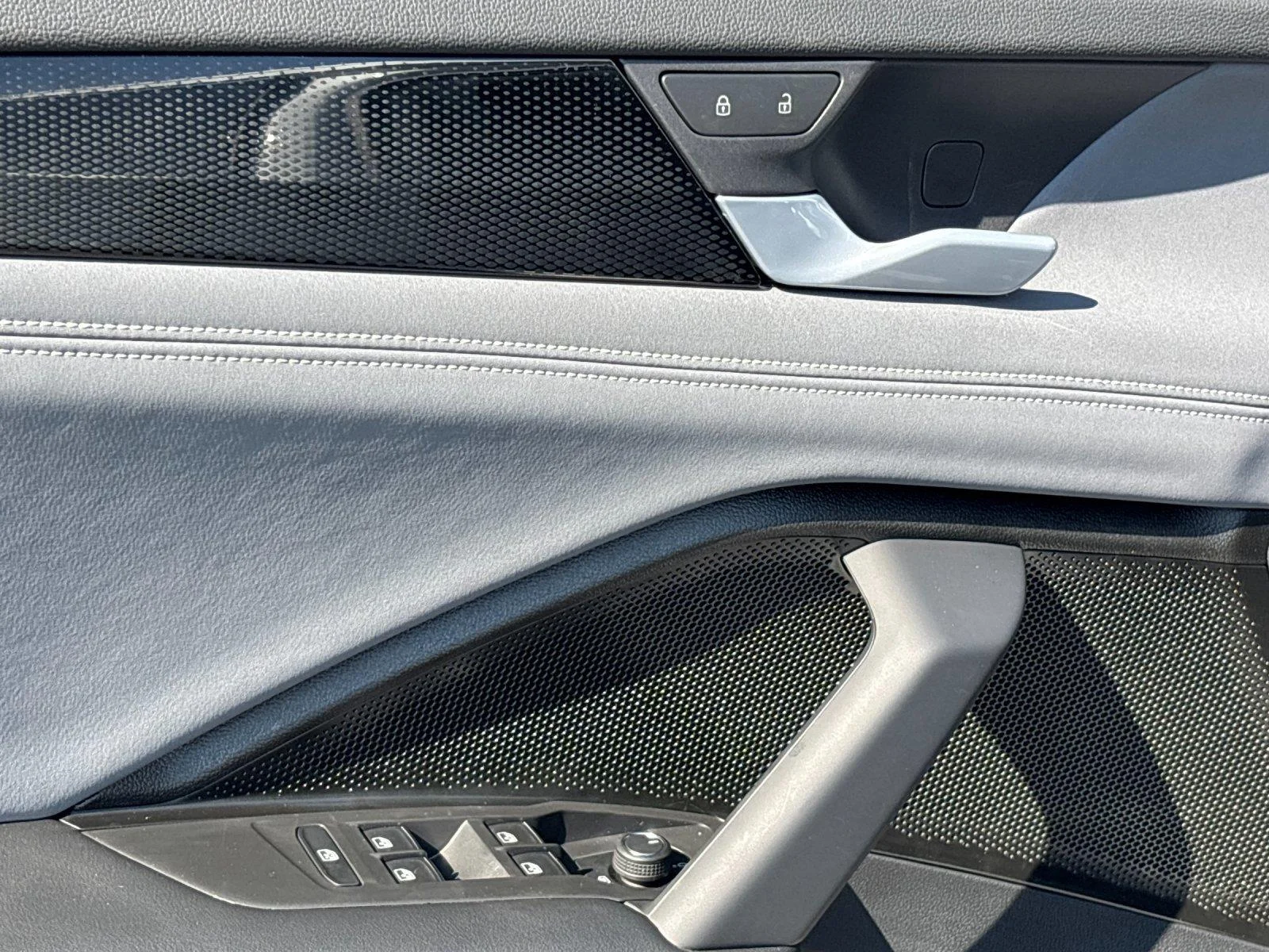 New 2026 Pure White Volkswagen SE image 14