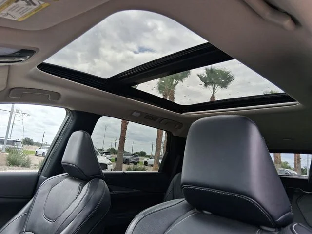 Used 2023 Black INFINITI LUXE image 21