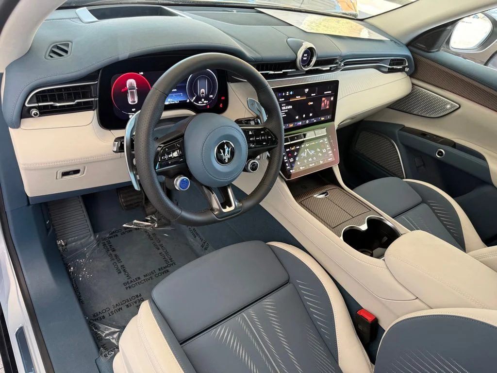 Certified Used 2025 Bianco Astro Maserati Folgore image 14