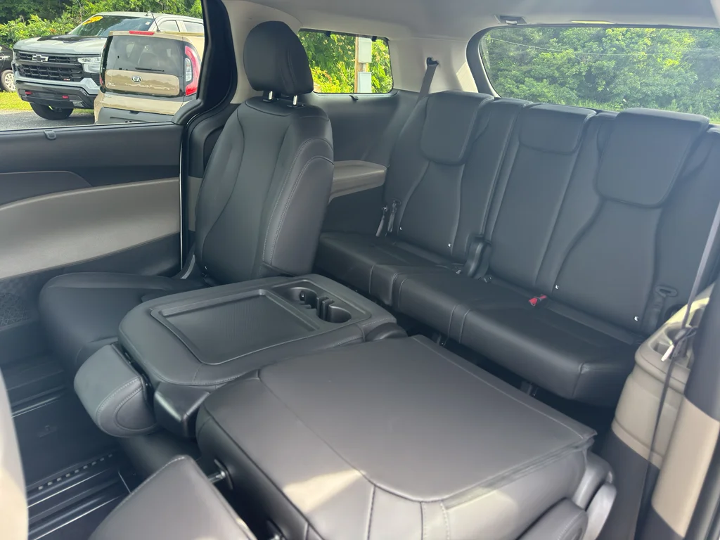 New 2026 Snow White Pearl Kia EX image 16
