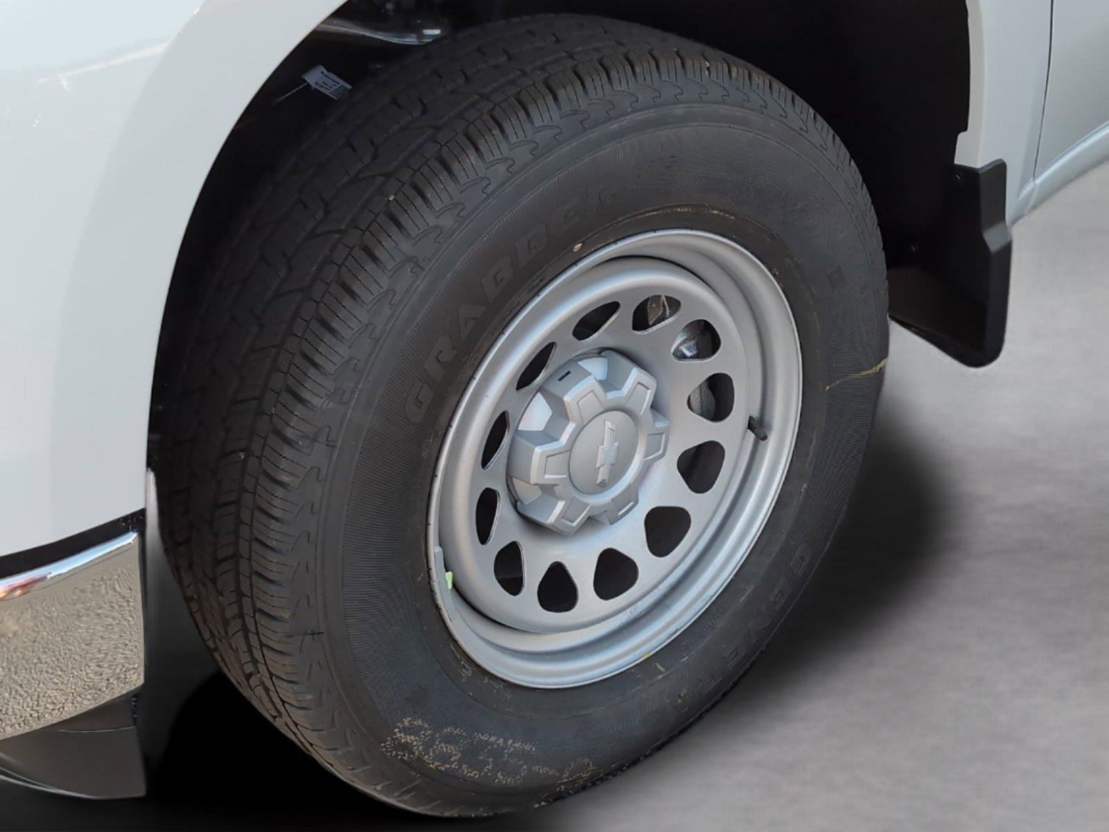New 2026 Summit White Chevrolet WT image 31