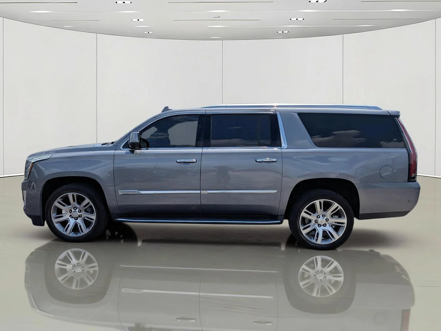 Used 2018 Gray Cadillac Luxury image 10