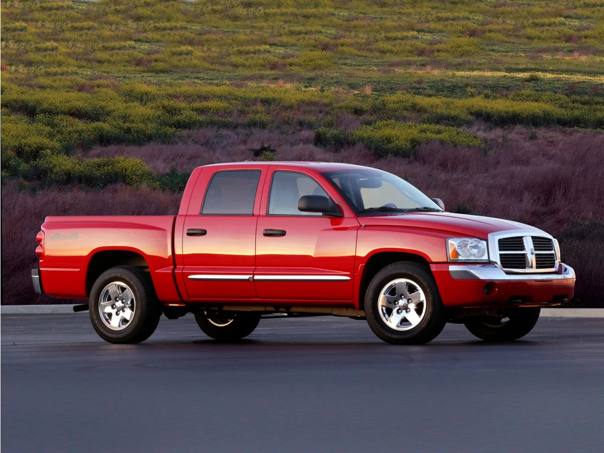 Used 2007 White Dodge SLT image 1