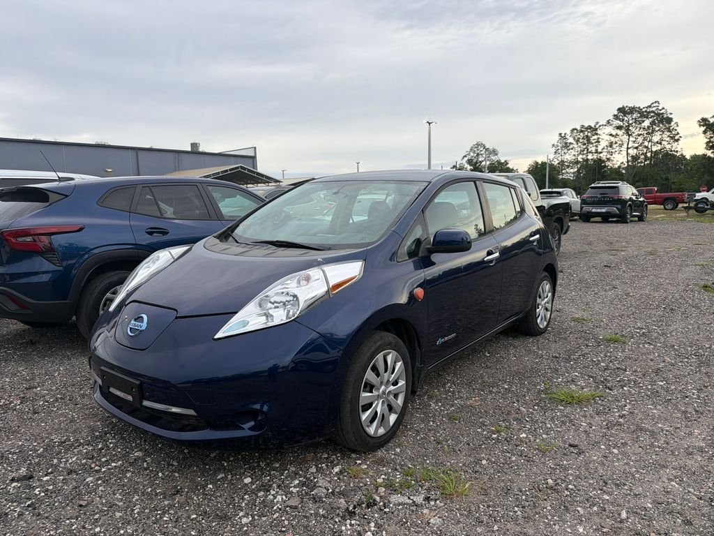 2017 Nissan Leaf S's photo