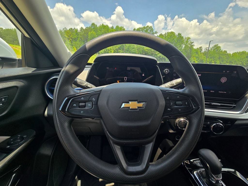 Used 2024 Summit White Chevrolet LT image 23