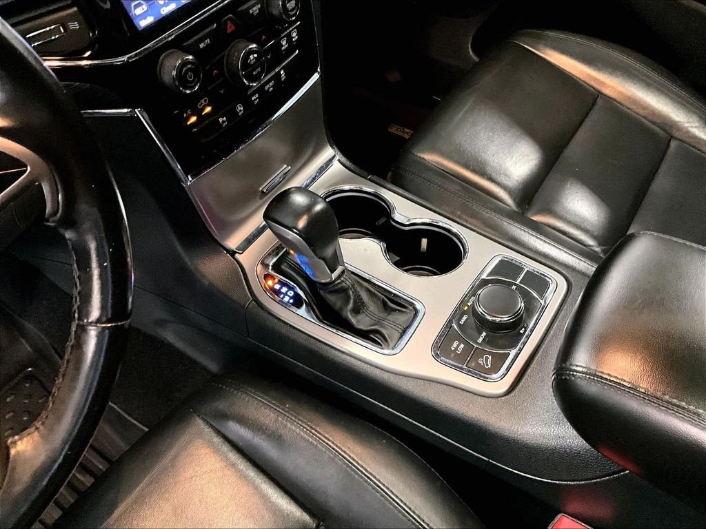 Used 2020 Silver Jeep Limited image 21