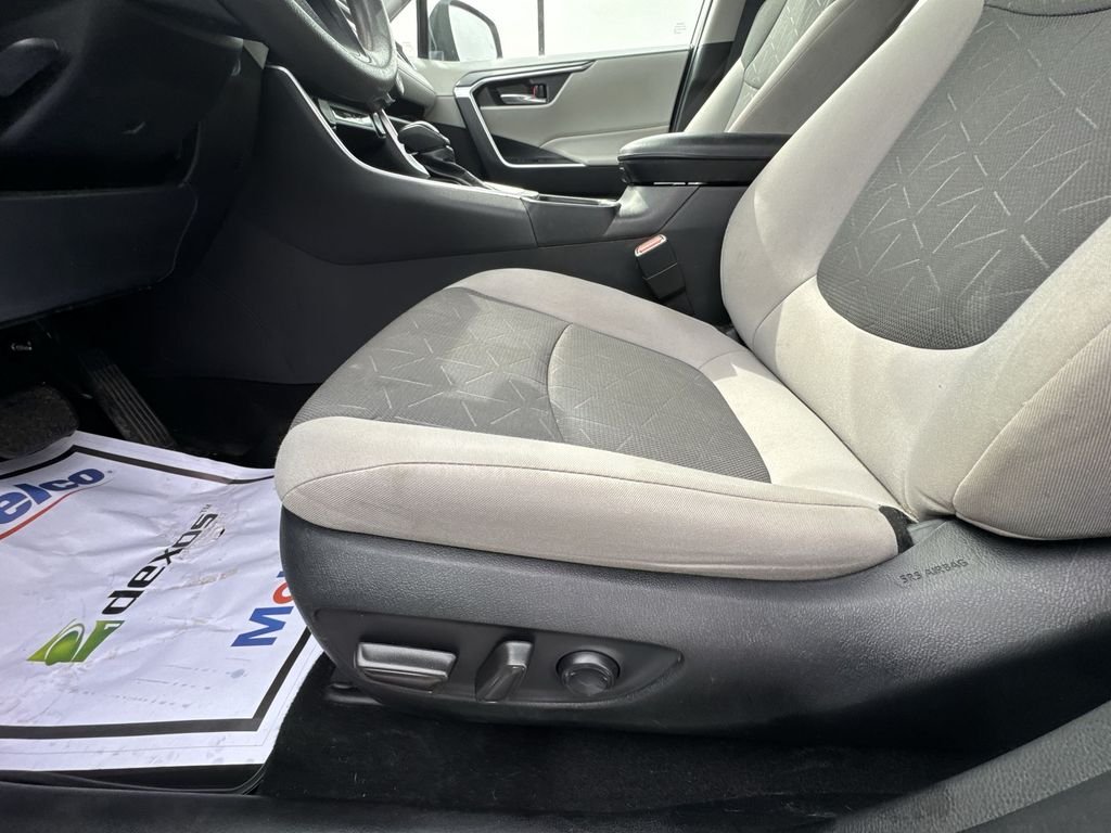 Used 2022 White Toyota XLE image 12