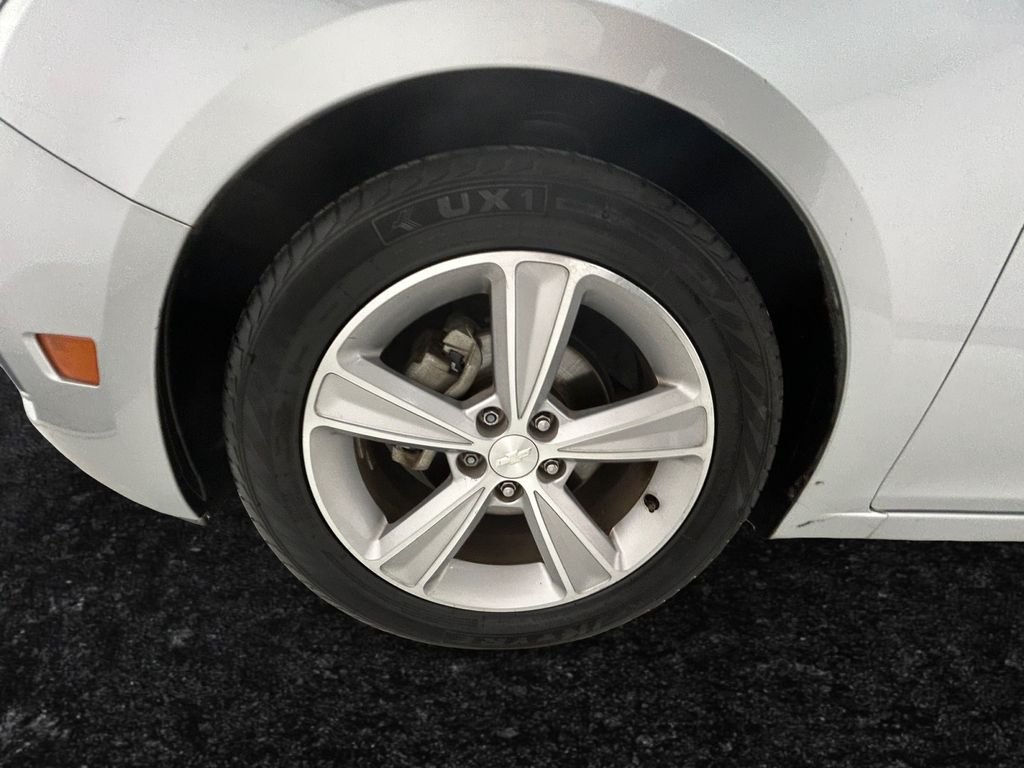 Used 2015 Silver Chevrolet 2LT image 27