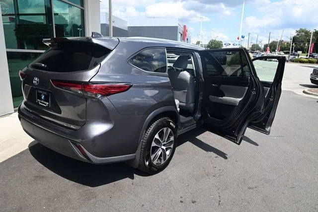 Used 2022 Gray Toyota XLE image 35